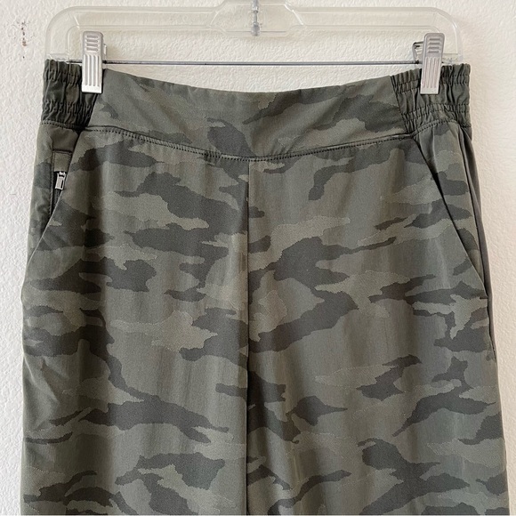 Athleta Brooklyn Textured Lined Lux Jogger Olive Camo Athleisure Gorpcore Size 8 - Picture 6 of 16